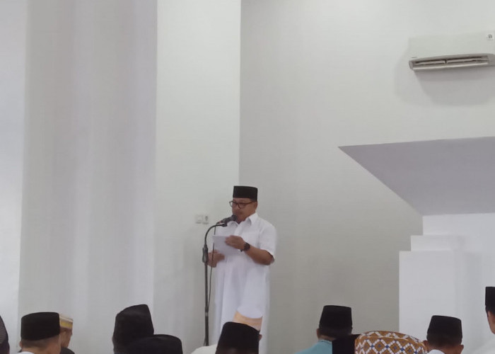 Pj Walikota Bengkulu Tunaikan Shalat Idul Fitri di Masjid Merah Putih
