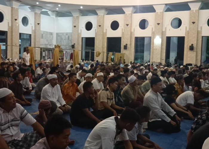 Tarawih Malam Pertama, Ini Wejangan Imam Masjid At-Taqwa 