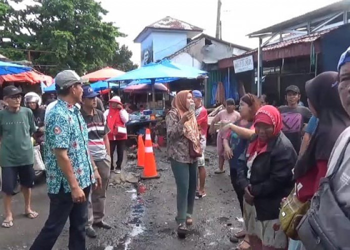 Satpol PP Sebar Petugas di Kawasan Pasar Minggu, Pedagang Merasa Dirugikan