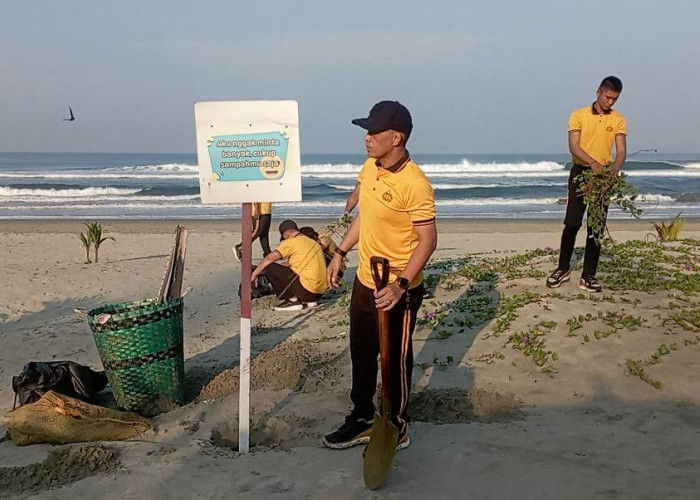 HUT Bhayangkara ke-80, Polda Bengkulu Gelar Aksi Indonesia Asri di Pantai Panjang