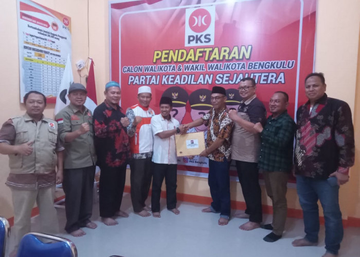 M. Saleh Kembalikan Formulir Pendaftaran Calon Walikota Bengkulu ke DPD PKS