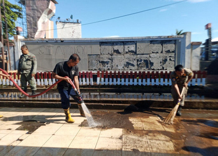 Ulah pedagang Durian, Satpol PP Bersama Damkar Bersihkan Pedestrian di Jalan Cendana Bengkulu