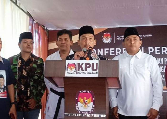 Naik Angkot, Rahiman Dani Daftar ke KPU Provinsi Bengkulu
