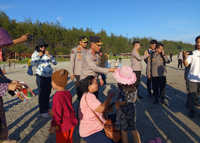 Pastikan Keamanan Wisatawan, Kapolda Bengkulu Pantau Langsung Pantai Jakat hingga Pantai Panjang