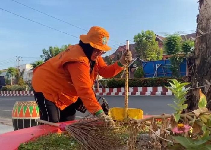 15 Tahun Mengabdi di Jalanan Bengkulu, Fatimah Titip Harapan Kesejahteraan di Momen Hari Buruh