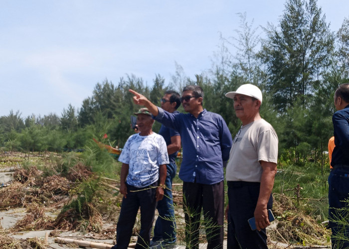 Sukatno Sambangi Nelayan Pemilik Kapal Terdampak Ombak Besar