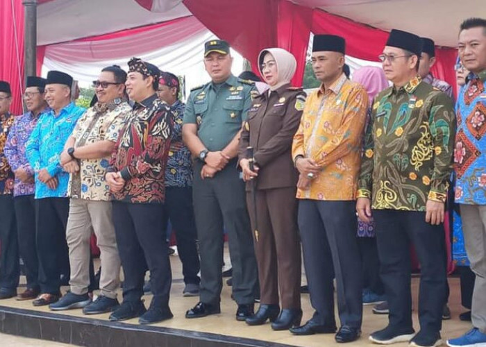 Ketua DPRD Kota Bengkulu, Hadiri Karnaval Batik Besurek di HUT kota ke 304