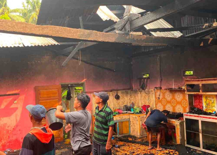 Kebakaran Hanguskan 1 Unit Rumah Warga Tanjung Besar Manna, Diduga Korsleting Listrik