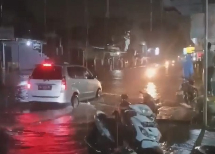 Hujan Deras, Rumah Warga Terendam Banjir dan Jalan Lintas Curup-Lebong Lumpuh Total