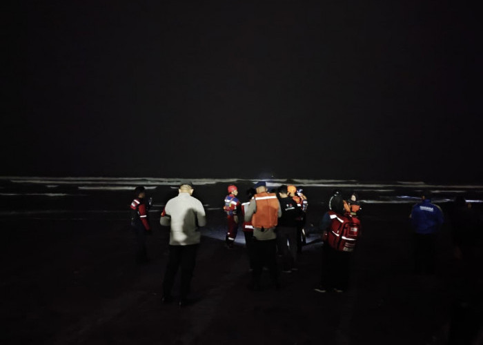 Diduga Nekat Melompat ke Laut, Seorang Siswi SMK Hilang Tenggelam di Pantai Berkas