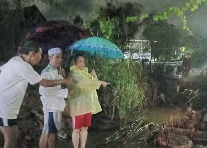 BREAKING NEWS: Hujan Deras, Tembok Kampus 4 UMB Roboh