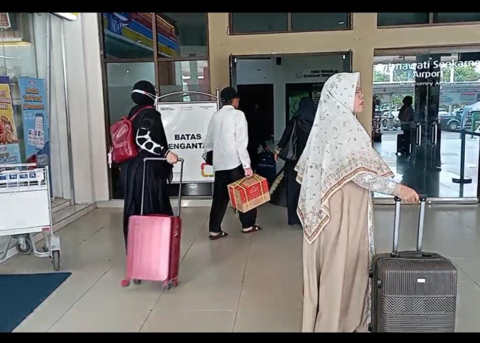 Bandara Fatmawati Soekarno Kembali Buka Penerbangan Usai 2 Hari Terdampak Erupsi