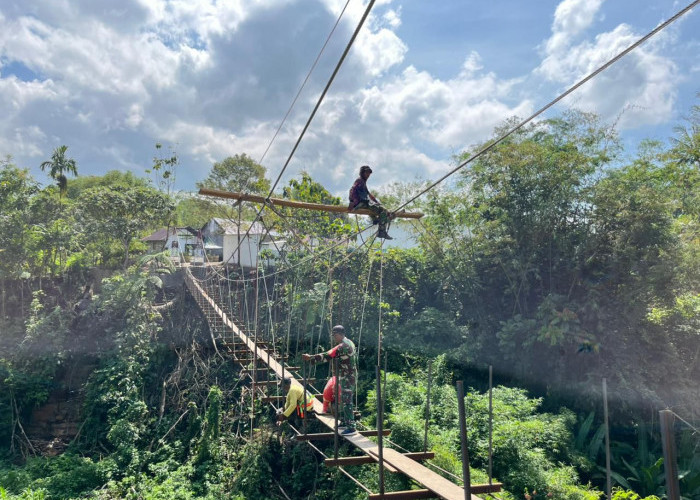 Penghubung 2 Desa, Pembangunan Jembatan Gantung Garuda di Rejang Lebong Sudah 95 Persen