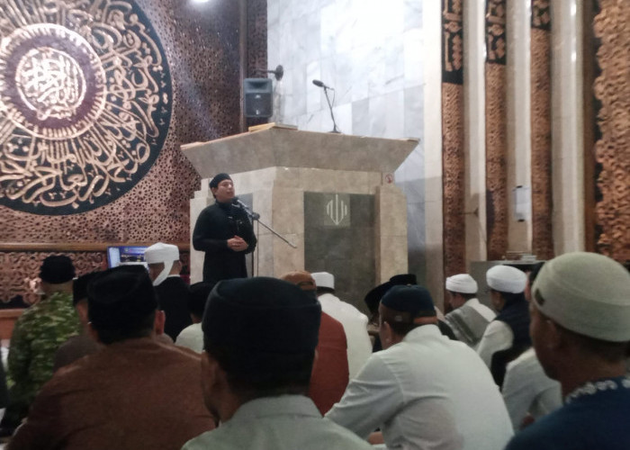 Salat Tarawih Perdana di At-Taqwa, Walikota Bengkulu Sampaikan Maaf dan Komitmen Perbaiki Layanan