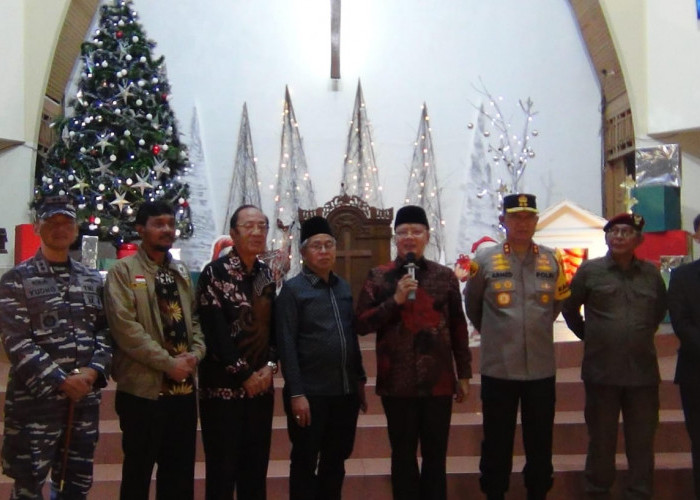 Pantau Malam Natal, Gubernur Datangi Sejumlah Gereja di Kota Bengkulu