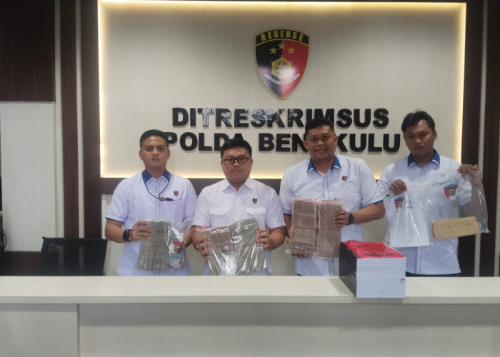 Kasus MinyaKita Ilegal, Dirut PT Cikal Kencana Jaya Dilimpahkan ke Kejari Beserta Uang Sitaan Rp778 Juta