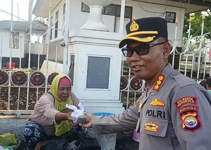 Polresta Bengkulu Berbagi Berkah Ramadan, Bagikan Takjil Buka Puasa