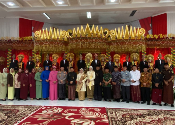 10 Pasang Pengantin Resmi Menikah Gratis di Balai Kota Merah Putih, Wali Kota Dedy Wahyudi Jadi Saksi