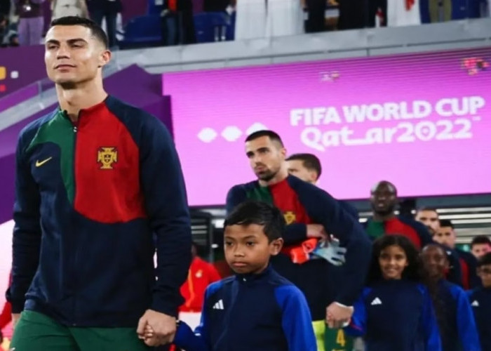 Player Escort yang Digandeng Ronaldo di Piala Dunia 2022 Ternyata Anak Indonesia