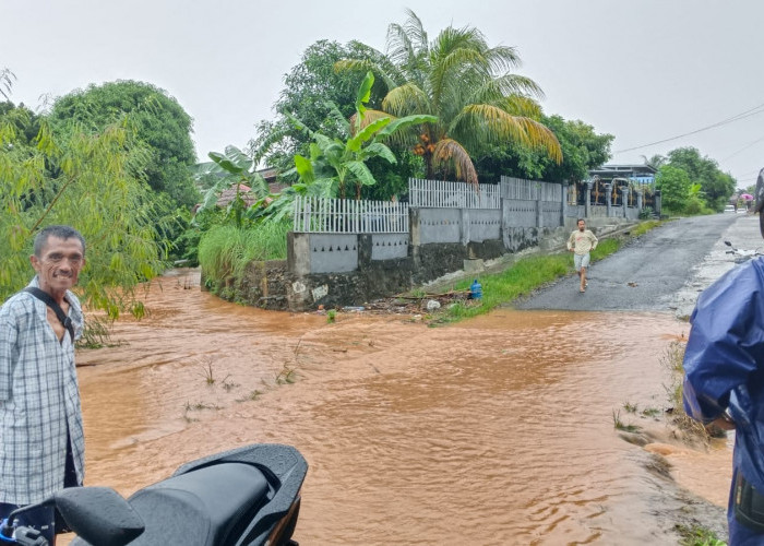 Hujan Deras, Rumah Warga di Perumnas Kemiling Permai Terendam Banjir 