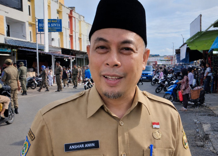Antisipasi Jalan Licin Musim Hujan, DLH Lapisi Akses TPA Air Sebakul Pakai Material Semen