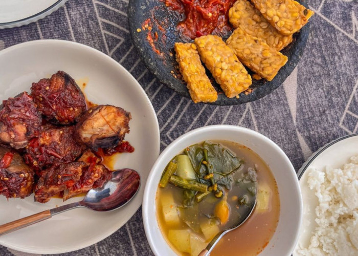 Menu Masakan Hari Ini, Yuk Buat Ayam Goreng dan Sayur Asam