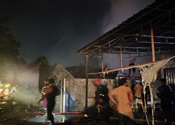 Si Jago Merah Amuk Rumah dan Bengkel di Jenggalu, 1 Warga Luka Bakar dan 2 Motor Hangus