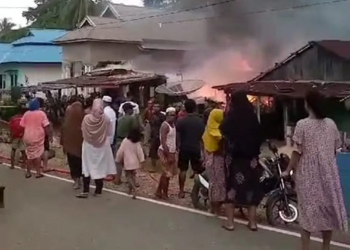 Rumah Nelayan di Desa Air Rami Mukomuko Ludes Terbakar