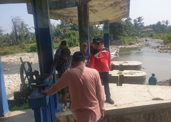Atasi Dampak Kemarau, Pemkab Bengkulu Selatan Keruk Sedimentasi Bendungan Selebang