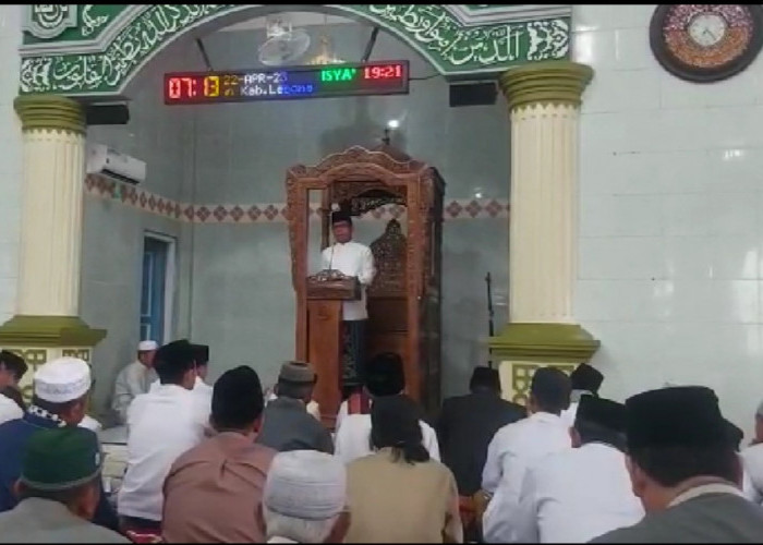 Salat Idul Fitri di Masjid Jamik, Bupati Minta Perkuat Silaturahmi dan Komunikasi 