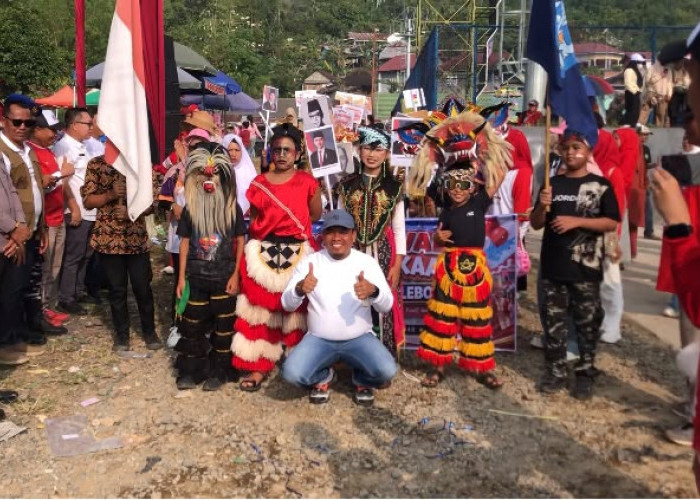 Bupati Lebong Lepas Pawai Karnaval HUT RI ke-81, Ketua DPRD Apresiasi Antusiasme Masyarakat