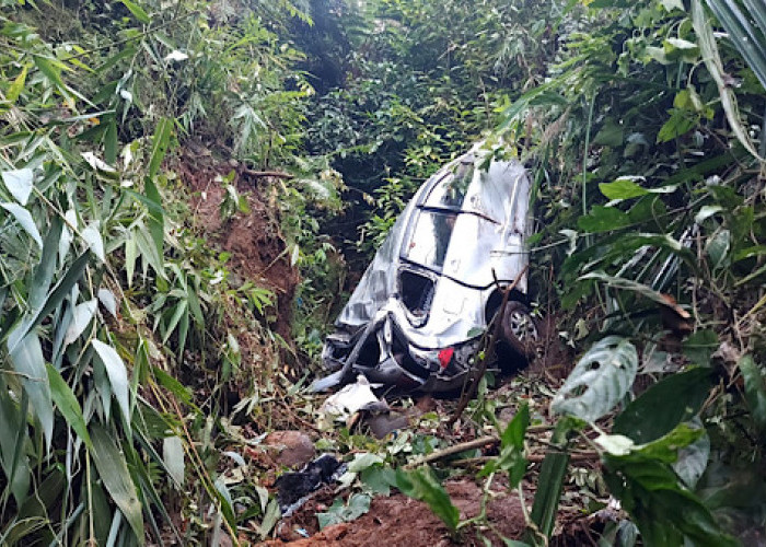 Mobil Kecelakaan Masuk Jurang di Liku Sembilan, Pria Asal Lebong Meninggal 