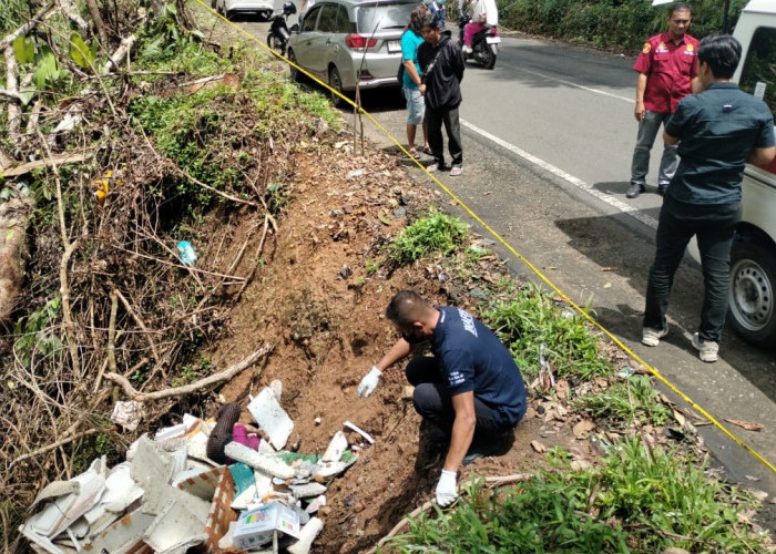 BREAKING NEWS: Sesosok Mayat Wanita Berbaju Pink Ditemukan di Tumpukan Sampah Liku 9