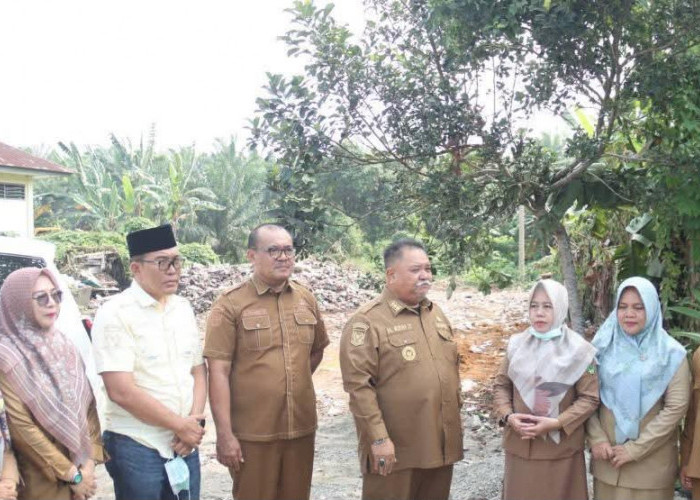 Turun Langsung ke RSUD Hasanuddin Damrah, Bupati Rifai Instruksikan Sampah Menumpuk Langsung Ditangani