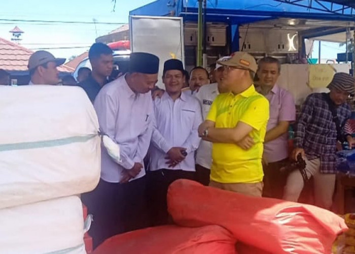 Gubernur Serahkan Bantuan Kepada Korban Kebakaran di Bengkulu Utara