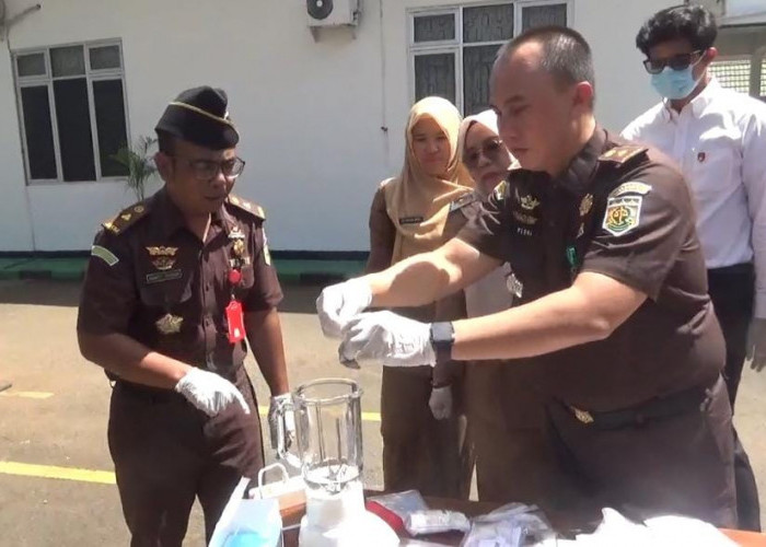 Kejari Bengkulu Utara Musnahkan 55 Alat Bukti