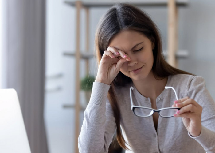 Cek di Sini! Kebiasaan yang Dapat Merusak Mata, Sering Dilakukan Tanpa Disadari