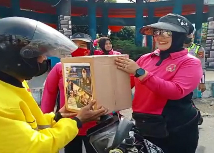Satlantas Polres Bengkulu Berbagi 100 Paket Sembako
