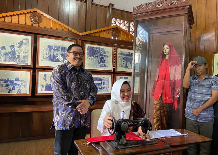Istri Pj Wali Kota Bengkulu Jahit Duplikat Bendera Merah Putih di Persada Fatmawati