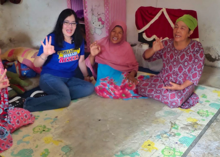 Sebar Kebahagiaan, Iryanka Aditya Berbagi Rezeki dengan Janda Kurang Mampu 