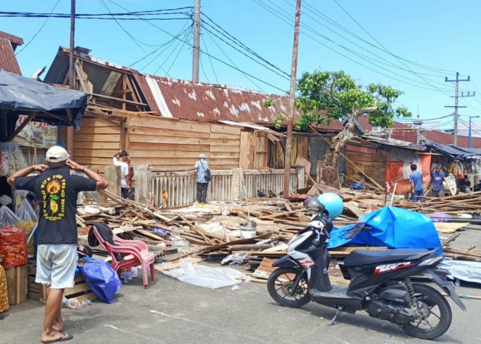 Pemkot Bengkulu Tertibkan PKL Berjualan di Trotoar Kawasan Pasar Panorama