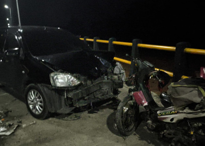 Adu Kambing Mobil Vs Motor di Jembatan Elevated DDTS, 1 Orang Dilarikan ke Rumah Sakit