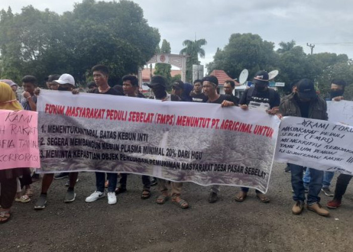 Kantor Bupati Bengkulu Utara di Geruduk Ratusan Masyarakat