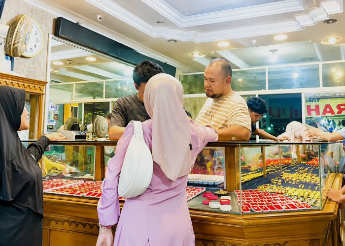 Turun Rp50 Ribu Per Gram, Toko Emas di Bengkulu Selatan Tetap Diserbu Pembeli