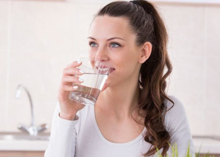 Minum Air Putih Saat Berbuka Puasa Punya Khasiat yang Luar Biasa, Cek Manfaatnya di Sini