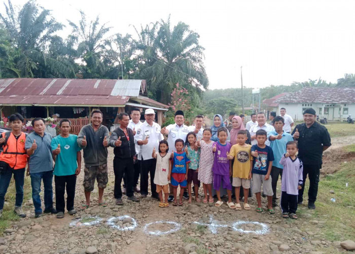 Wujudkan 1.000 Jalan Mulus, Bupati Seluma Lakukan Titik Nol Pembangunan Jalan Kuti Agung