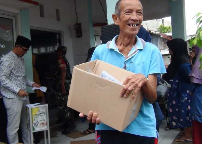 Polda Bengkulu Bagikan 125 Paket Sembako di Kelurahan Malabro
