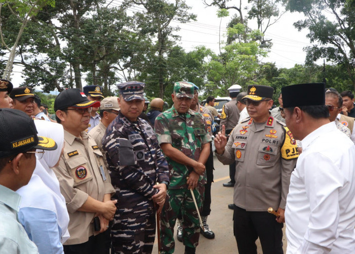 Kapolda Bengkulu Bersama Plt. Gubernur Pantau Pelaksanaan Pilkada 2024 di Bengkulu