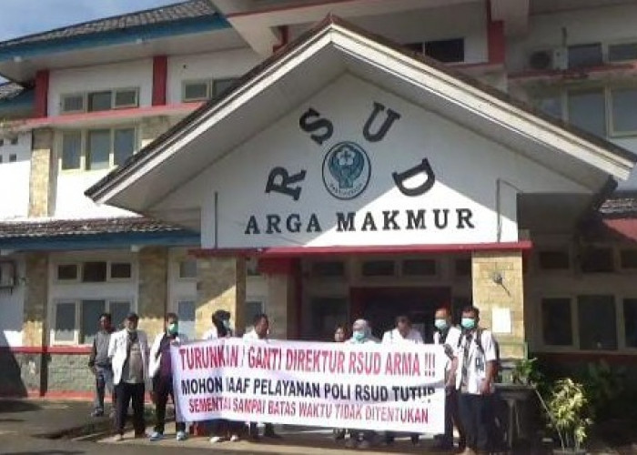 Massa Forum Dokter RSUD Argamakmur Gelar Aksi Demo, Tuntut Direktur Utama Turun Jabatan