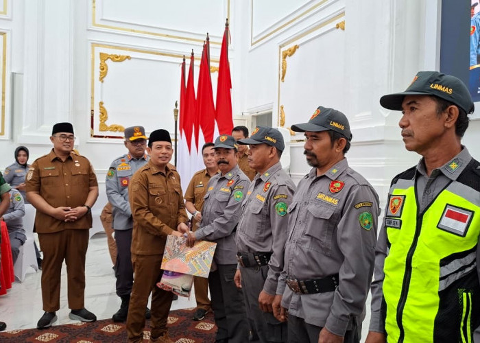 Pemkot Bengkulu Apresiasi 137 Anggota Linmas yang Mengabdi Lebih dari 10 Tahun